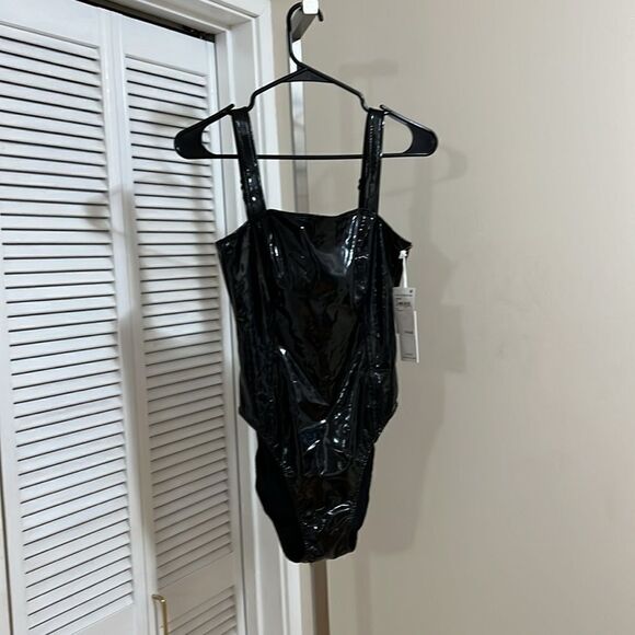 Good American Faux leather vinyl bodysuit - Picture 2 of 8